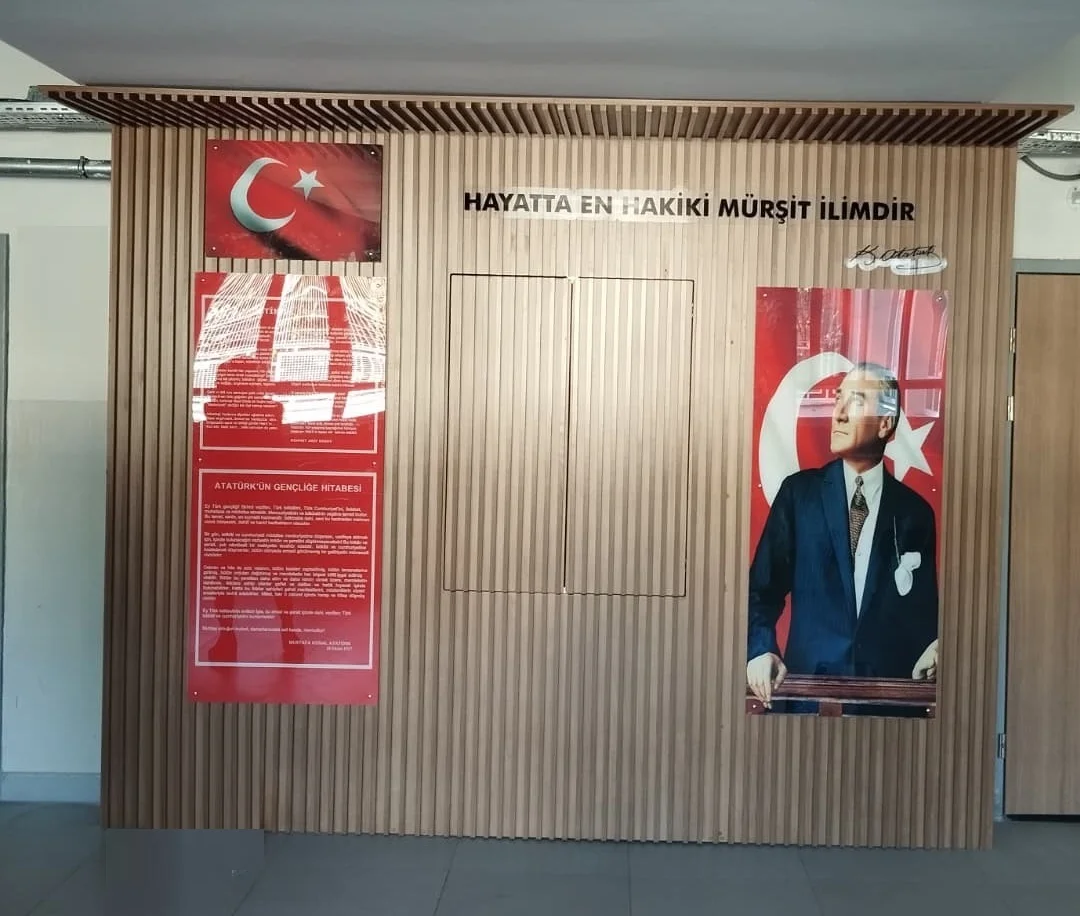 GİRİŞ ATATÜRK KÖŞESİ AHŞAP