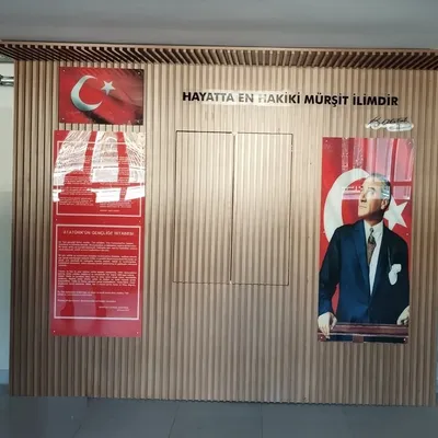 GİRİŞ ATATÜRK KÖŞESİ AHŞAP